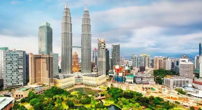 4 NEGARA DENGAN BIAYA KULIAH TERMURAH - Education Republic Kuala Lumpur Skyline 920X500 E1621404831999 - Education Republic