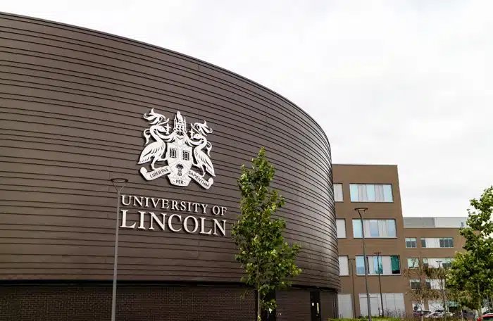 KENAPA KULIAH DI UNIVERSITY OF LINCOLN, INGGRIS? - Education Republic Lincoln Uni 100Px E1623903363637 - Education Republic