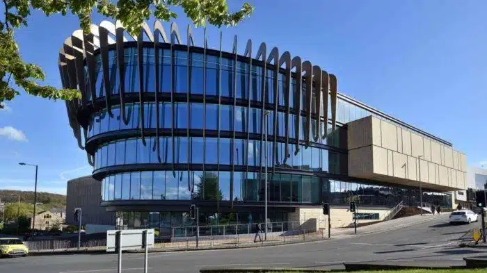 INFO KULIAH DI UNIVERSITY OF HUDDERSFIELD, INGGRIS - Education Republic University Of Huddersfield 1 - Education Republic