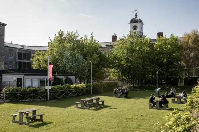 DAFTAR KULIAH DI GRIFFITH COLLEGE DUBLIN, IRLANDIA - Education Republic Optimized Gcd Prospectus 0516 035 0 E1641437869994 - Education Republic