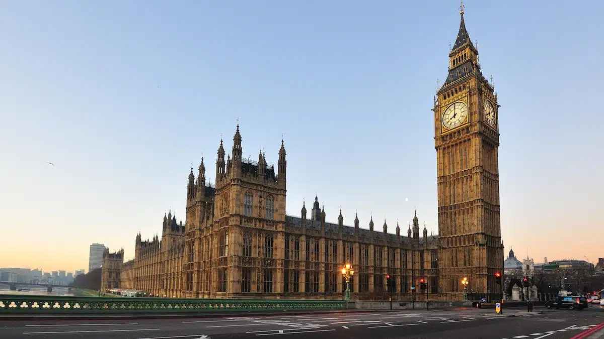 10 FAKTA MENARIK & MENAKJUBKAN INGGRIS YANG WAJIB KAMU TAHU - Education Republic Big Ben - Education Republic