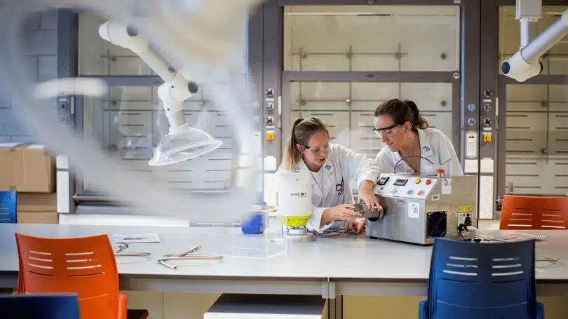 Kenapa Kamu Harus Kuliah di University of Limerick (UL), Irlandia - Education Republic Limerick Ranking - Education Republic