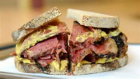 Top 10 Makanan Khas Kanada yang Wajib Kamu Coba - Education Republic Montreal Smoked Meat - Education Republic