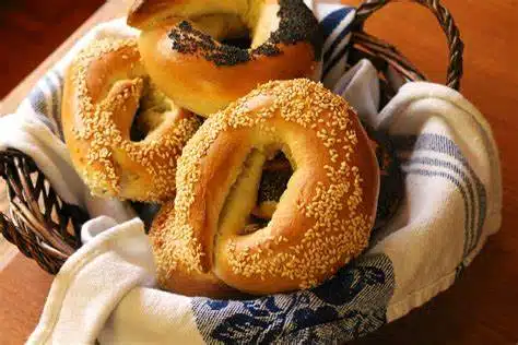 Top 10 Makanan Khas Kanada yang Wajib Kamu Coba - Education Republic Montreal Style Bagels - Education Republic