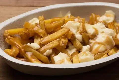 Top 10 Makanan Khas Kanada yang Wajib Kamu Coba - Education Republic Poutine - Education Republic