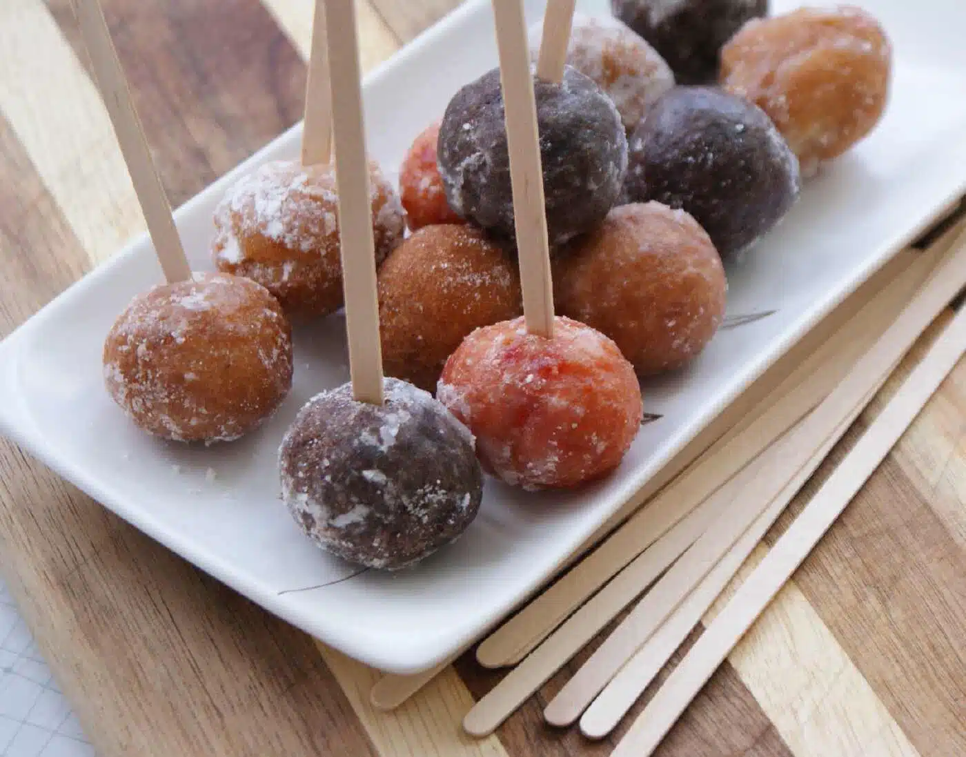 Top 10 Makanan Khas Kanada yang Wajib Kamu Coba - Education Republic Timbits - Education Republic
