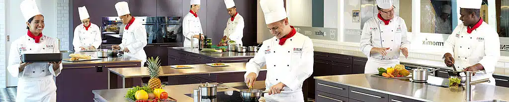 6 Alasan Kuliah di Business & Hotel Management School (BHMS), Swiss - Education Republic Guaranteed Internship - Education Republic