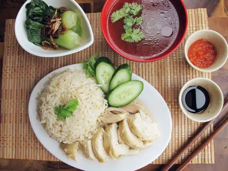 Top 10 Makanan Khas Singapura yang Wajib Kamu Coba - Education Republic Hainanese Chicken Rice - Education Republic