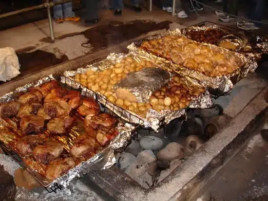 Top 10 Makanan Khas Selandia Baru yang Wajib Kamu Coba - Education Republic Hangi - Education Republic