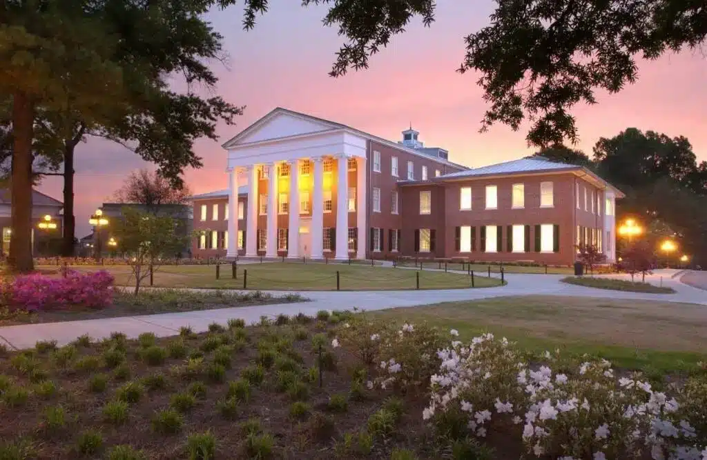 Cara Daftar dan Biaya Kuliah University of Mississippi 2023, USA - Education Republic Mississippi - Education Republic