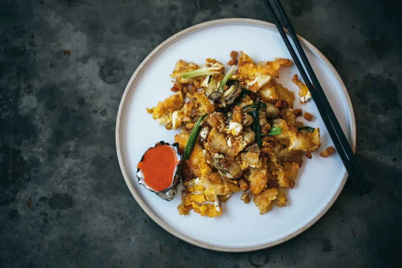 Top 10 Makanan Khas Singapura yang Wajib Kamu Coba - Education Republic Oyster Omelette - Education Republic