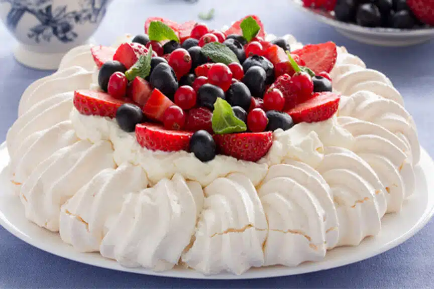 Top 10 Makanan Khas Australia yang Wajib Kamu Coba - Education Republic Pavlova 1 - Education Republic
