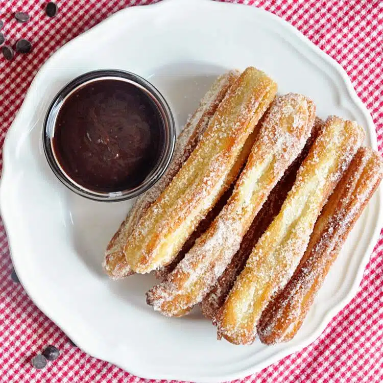 Top 10 Makanan Khas Spanyol yang Wajib Kamu Coba - Education Republic Churros - Education Republic