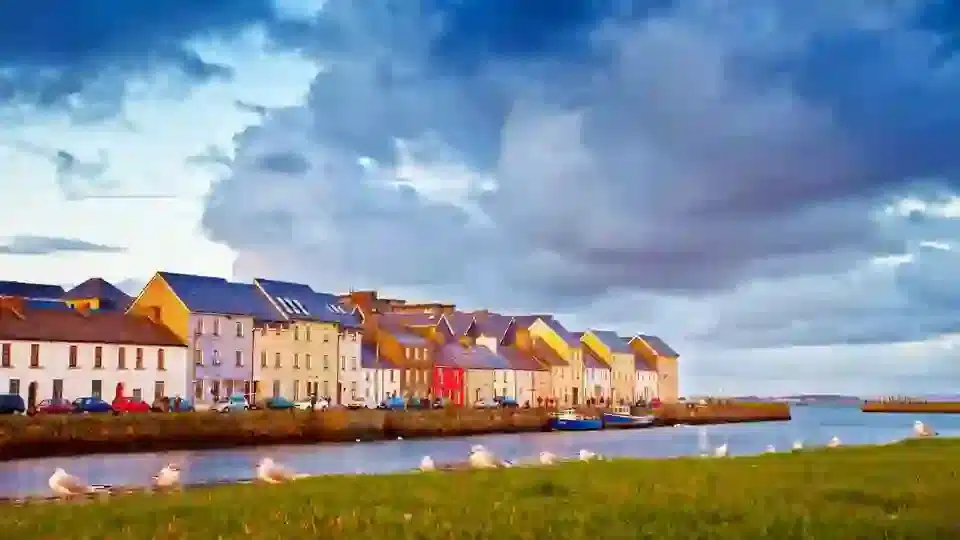 5 Kota di Irlandia dengan Peluang Kerja Tertinggi - Education Republic Galway - Education Republic