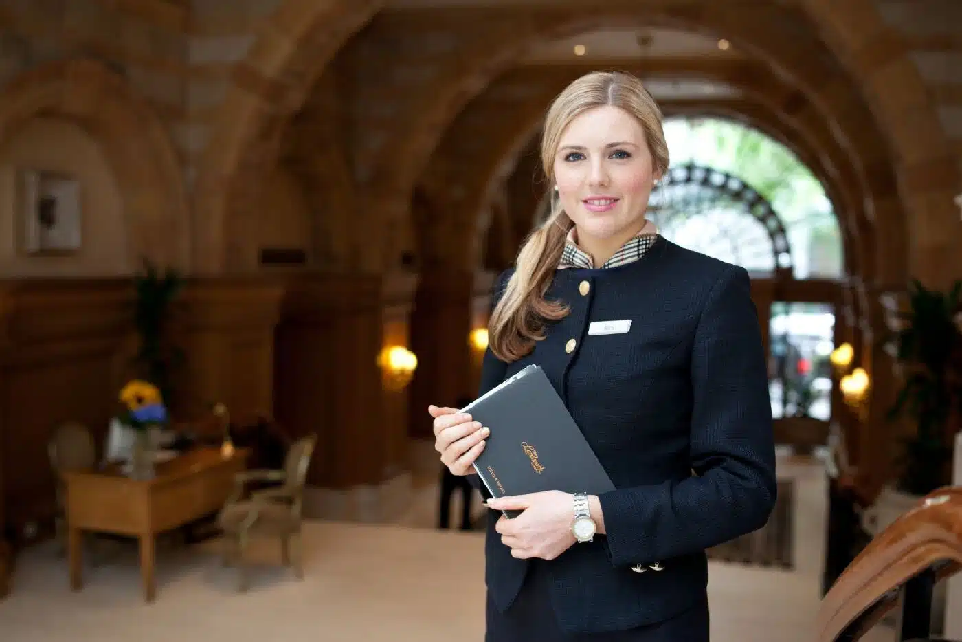 3 Alasan Belajar Hospitality Management di Switzerland - Education Republic Negara Asal Industri Hospitality - Education Republic