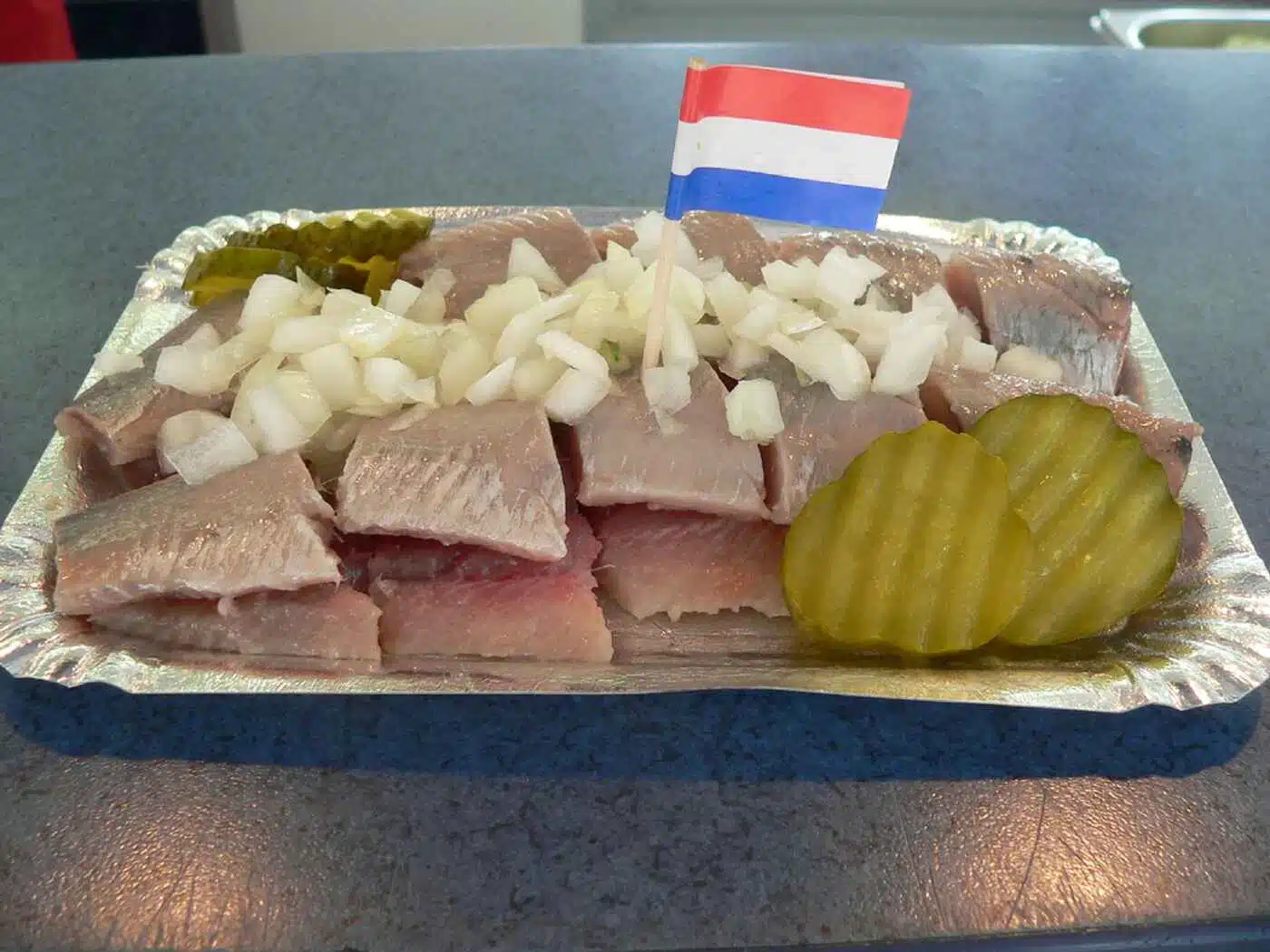 Top 10 Makanan Khas Belanda yang Wajib Kamu Coba - Education Republic Soused Herring - Education Republic