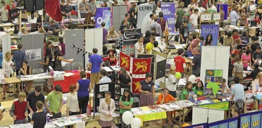 A to Z: Yang Perlu Kamu Ketahui Tentang Perkumpulan Mahasiswa - Education Republic 1. Memilih Perkumpulan Mahasiswa - Education Republic