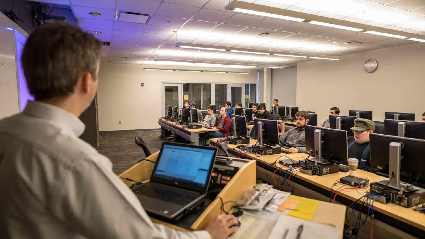 Prospek Kerja dan Kisaran Gaji Lulusan Computer Science - Education Republic Daftar Kampus Dengan Jurusan Computer Science Terbaik - Education Republic