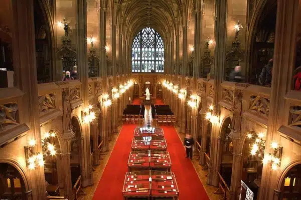 Syarat & Cara Daftar Kuliah di The University of Manchester 2023 - Education Republic Lokasi 1 - Education Republic