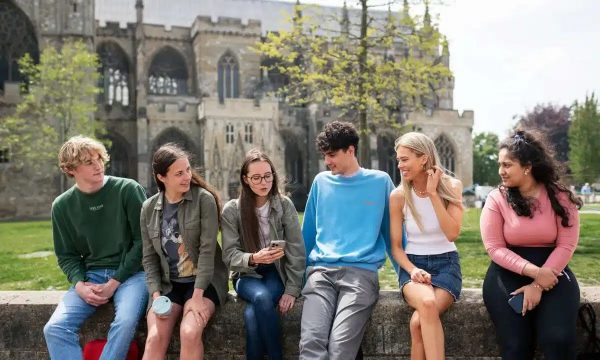 Syarat & Cara Daftar Kuliah di University of Exeter 2023 - Education Republic Cara Daftar Biaya Kuliah Into - Education Republic
