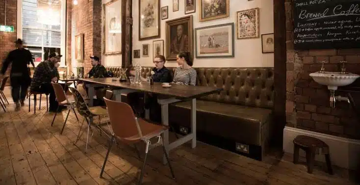 Kenapa Kamu Harus Kuliah di Kota Leeds? - Education Republic Peluang Bekerja Part Time - Education Republic