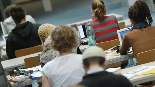 10 Alasan Kenapa Kamu Harus Kuliah di Irlandia - Education Republic Ketersediaan Program Studi - Education Republic