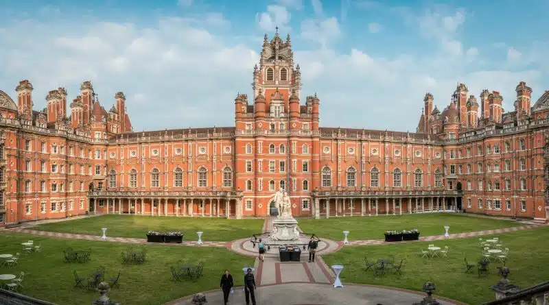 7 Kampus Dengan Gedung Paling Cantik di Dunia - Education Republic University Of London Royal Holloway - Education Republic