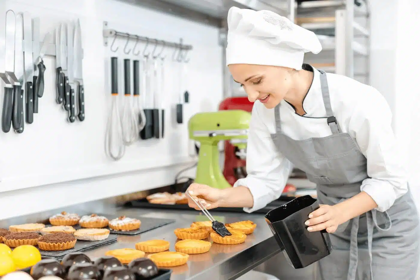 Jenis Chef dan Tugasnya yang Wajib Kamu Tau - Education Republic Pastry Chef - Education Republic