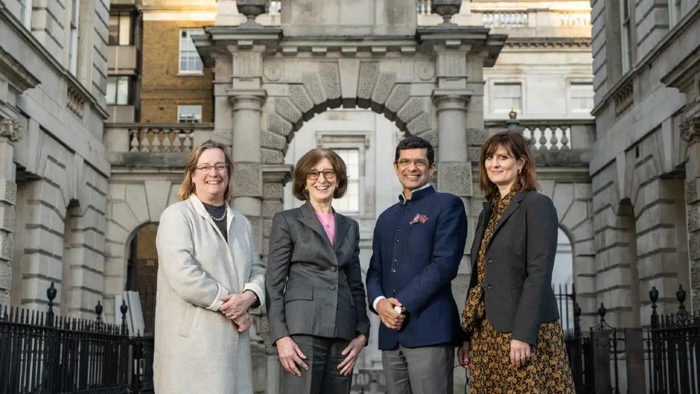 Kenapa Kamu Harus Kuliah di King's College London? - Education Republic Peringkat Dunia - Education Republic