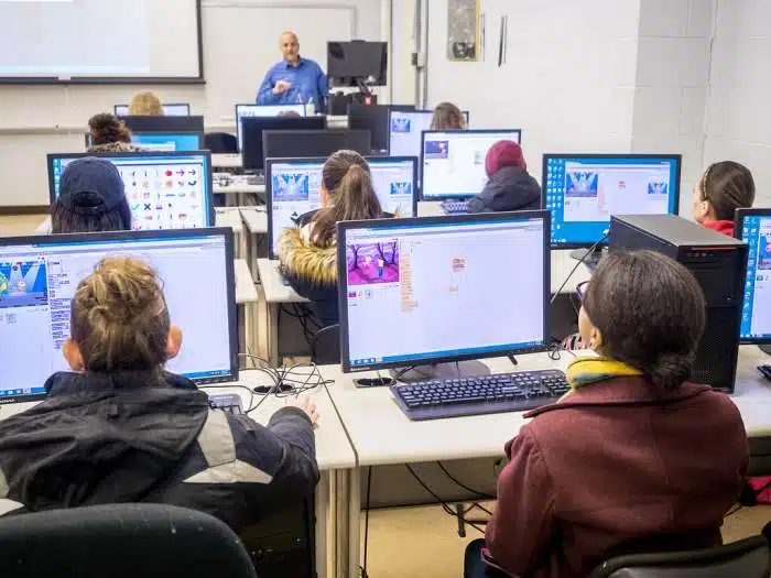 5 Alasan Kuliah di Montclair State University - Education Republic 4. Banyak Benefit Luar Biasa - Education Republic