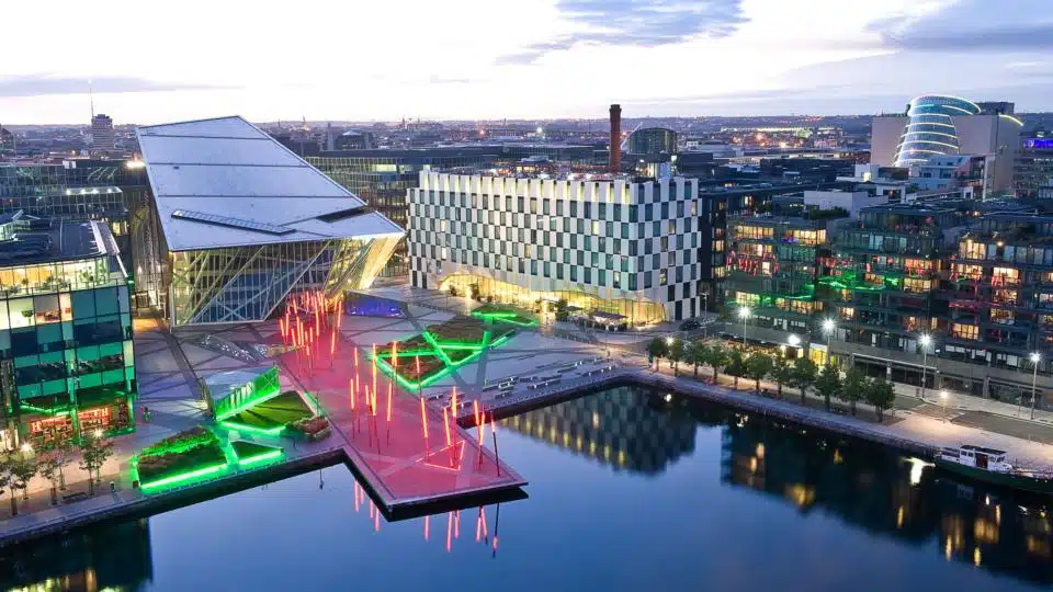 14 Tempat Gratis yang Wajib Kamu Kunjungi di Dublin Irlandia - Education Republic 10. Dublin Docklands - Education Republic