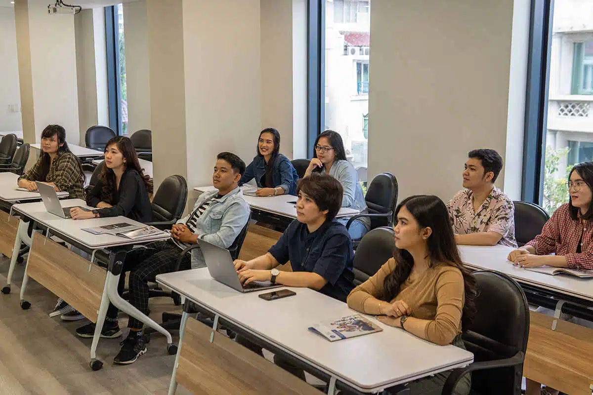 Kenapa Kamu Harus Kuliah di Business Institute Indonesia? - Education Republic Visi Dan Misi Kampus - Education Republic