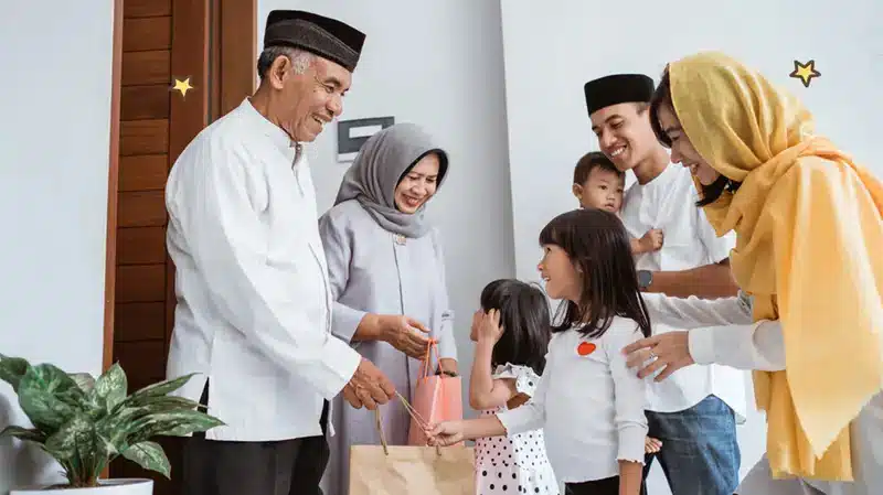 5 Hal yang Bikin Kangen Saat Idul Fitri di Luar Negeri - Education Republic 1. Kumpul Hangat Bersama Keluarga - Education Republic