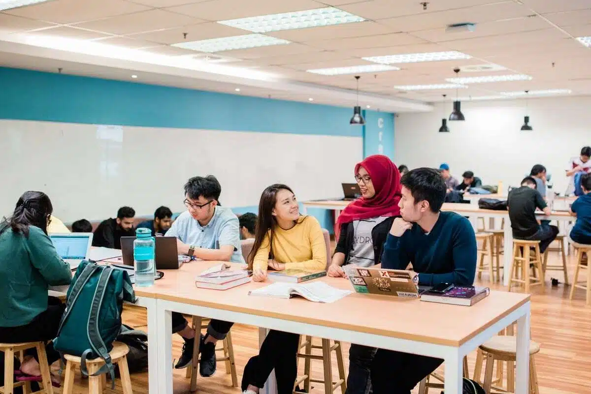 Kenapa Kamu Harus Kuliah di Monash University Malaysia? - Education Republic Bayar Lebih Hemat Kualitas Lebih Hebat - Education Republic