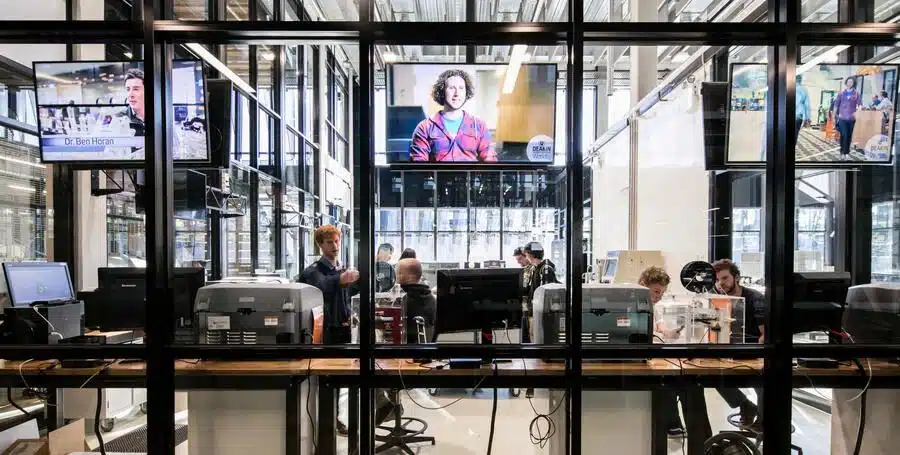 Kenapa Kamu Harus Kuliah di Deakin University Australia? - Education Republic 3. Fasilitas Kelas Dunia - Education Republic