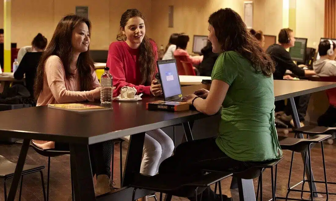 Kenapa Kamu Harus Kuliah di Deakin University Australia? - Education Republic 4. Program Studi Menarik - Education Republic