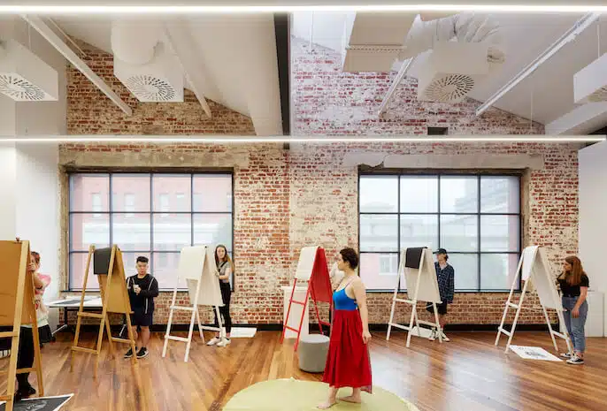 Syarat & Cara Daftar Kuliah LCI Melbourne 2024 - Education Republic Prospek Karir - Education Republic