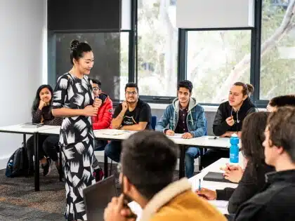 Deakin College Scholarship 2024 - Education Republic Deakin College Jurusan - Education Republic