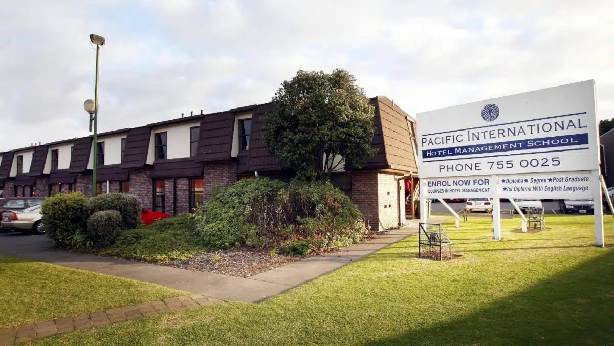Jurusan Perhotelan Dengan Fasilitas Keren?! Pacific International Hotel Management School Jawabannya! - Education Republic Intro - Education Republic