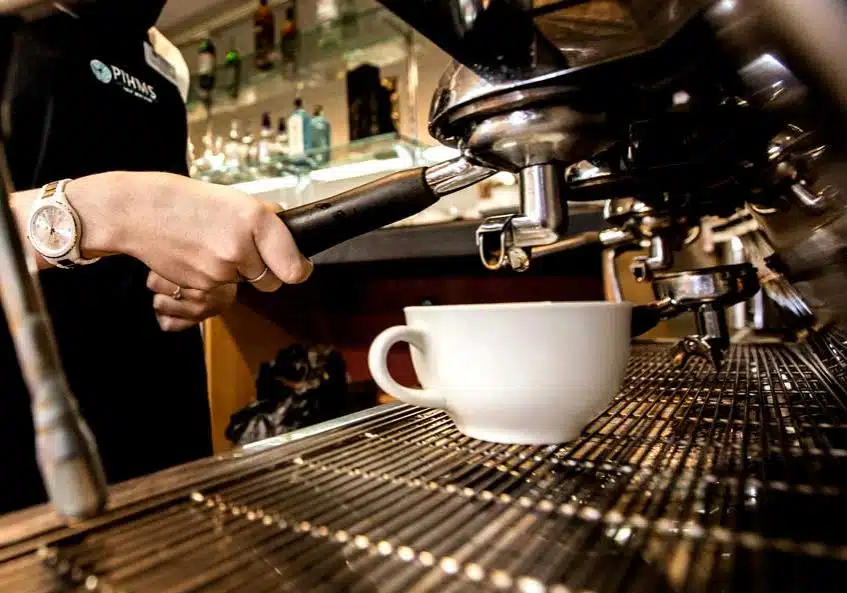 Jurusan Perhotelan Dengan Fasilitas Keren?! Pacific International Hotel Management School Jawabannya! - Education Republic Taranaki Cafe - Education Republic