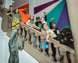 Film Wicked: Dari Panggung Broadway ke Film Layar Lebar, Simak Peluang Studi Performing Arts di Luar Negeri! - Education Republic 3 5 - Education Republic