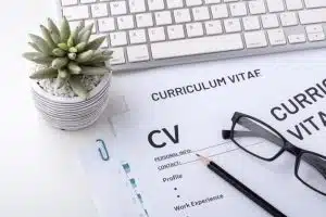 Mau S2 ke Luar Negeri Setelah Lulus? Terapkan 3 Hacks Ini Biar Langsung Berangkat! - Education Republic Cv Curriculum Vitae With Keyboard On Whtie Desk Premium Photo - Education Republic
