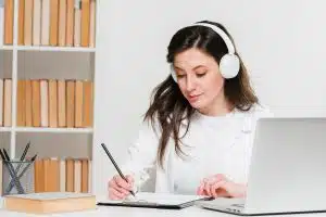 Kelas IELTS Express 2 Weeks Program, Rahasia Sukses Dapat Skor Tinggi! - Education Republic Student Listening Online Courses E Learning Concept - Education Republic