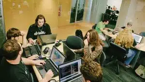 Panduan Lengkap Program Studi Full Sail University: Pilih Jurusan Sesuai Passionmu di Industri Kreatif dan Teknologi - Education Republic Web - Education Republic