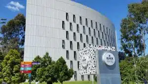 Deakin University Masuk Top Dunia! Inilah Fakta Ranking Terbarunya 2025 - Education Republic 1 - Education Republic