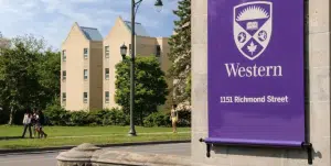 Seperti Apa Fasilitas Kampus Western University Canada? Intip Keunggulannya yang Bikin Betah Kuliah di Kanada! - Education Republic Mahasiswa Western University Canada Mengikuti Perkuliahan, Bagian Dari 400+ Program Sarjana Dan 88 Program Pascasarjana