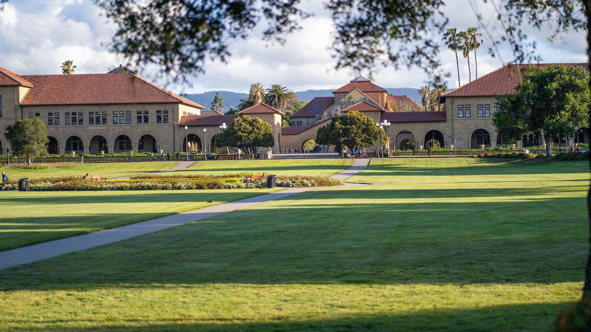 University terbaik USA 2026 versi QS, mana yang terbaik untuk mahasiswa internasional? - Education Republic Mahasiswa Internasional Di Kampus Stanford University Salah Satu Universitas Terbaik Amerika 2026