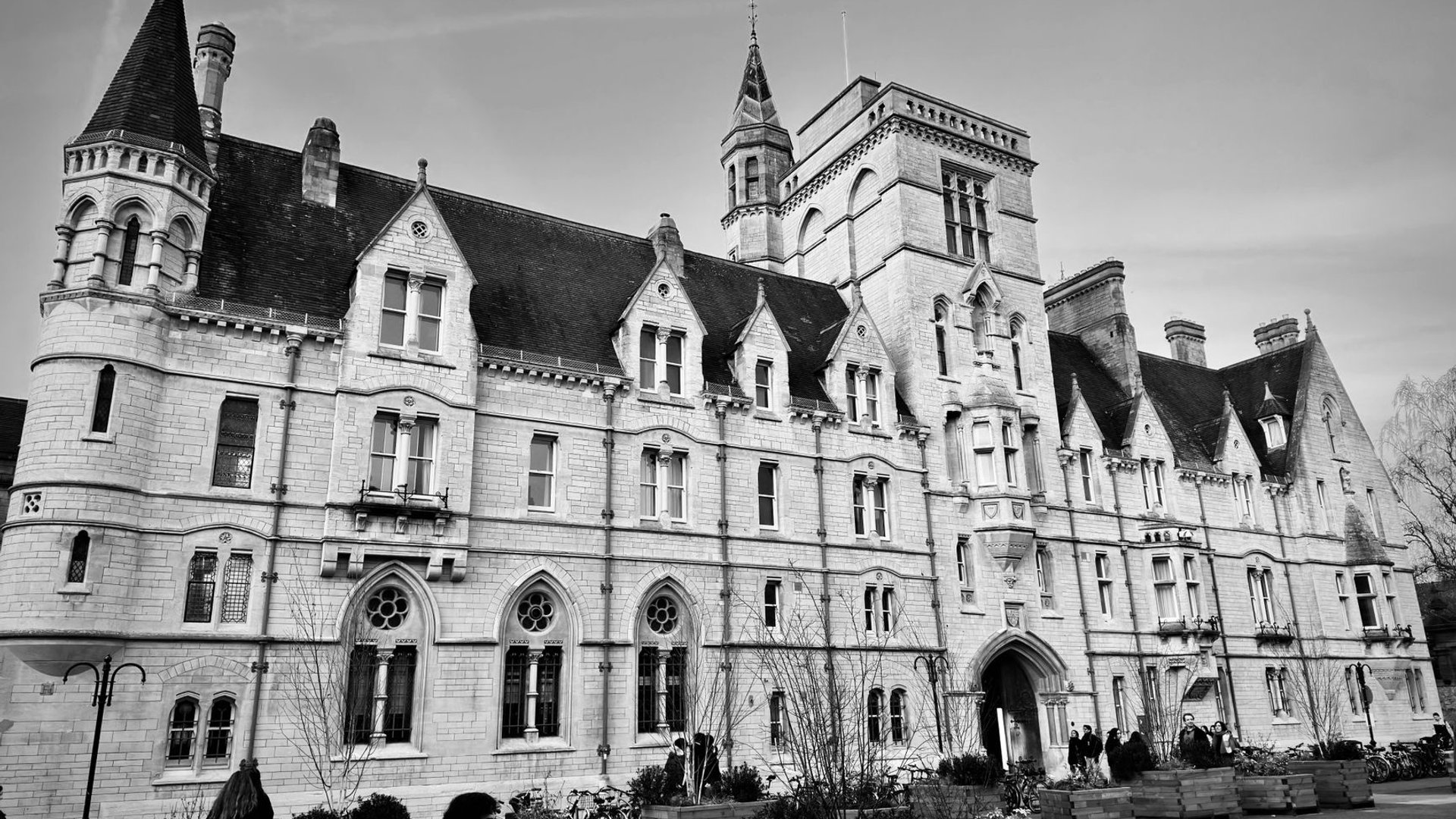 - Mahasiswa Internasional Belajar Di Kampus University Of Oxford Uk Qs Rankings 2027 - Qs University Rankings Uk